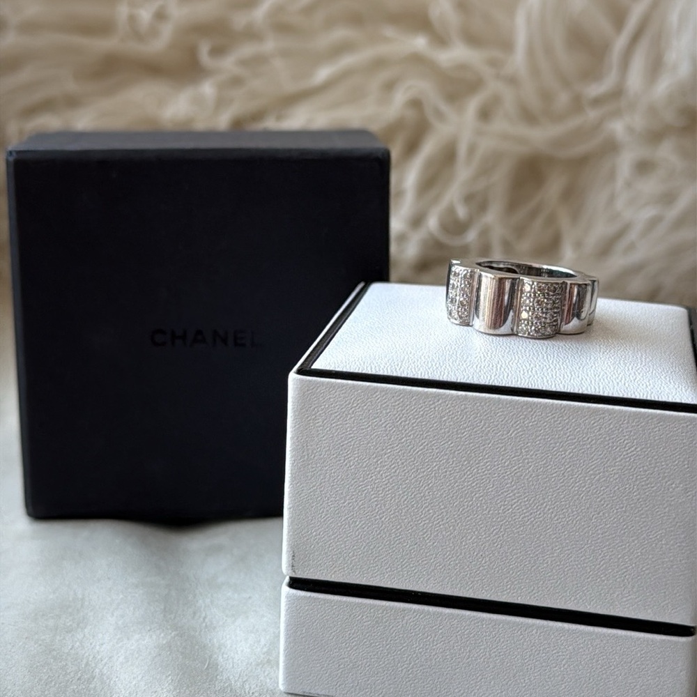 Chanel 18k Diamond Profil de Camélia Ring - Size 50 (Approx. 5 1/4) - Picture 10 of 12